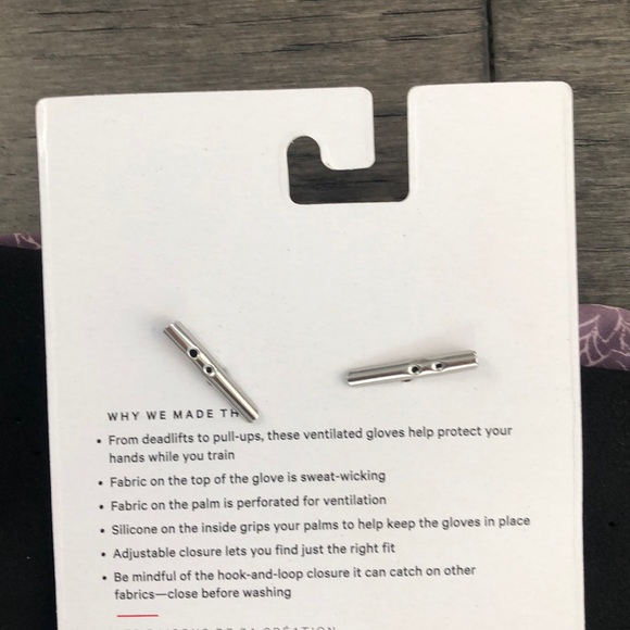 Lululemon Woman’s uplifting training gloves - Picture 4 of 7